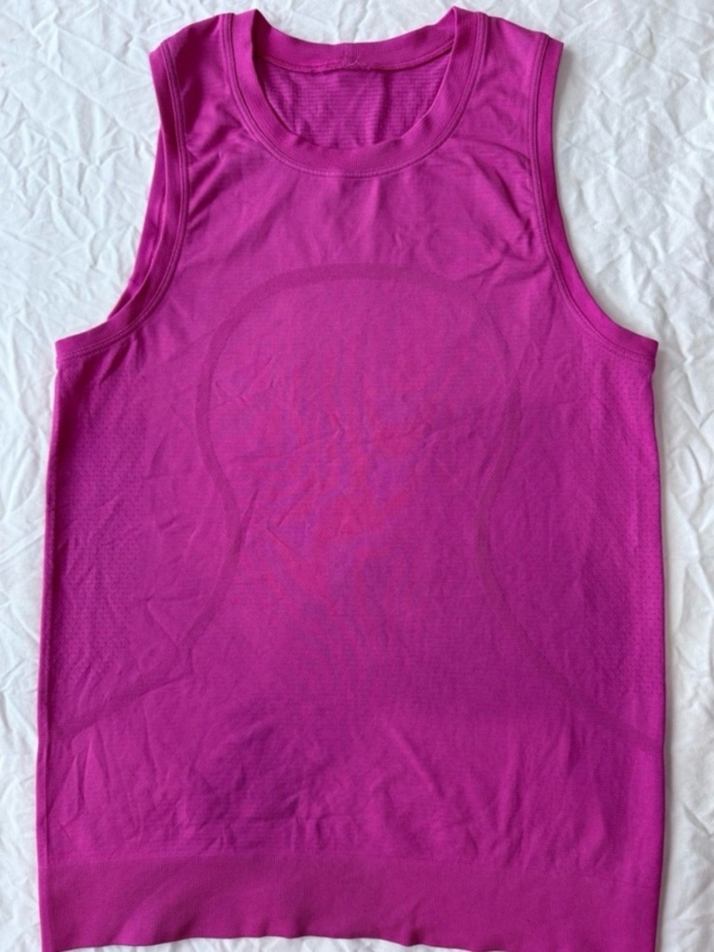 Lululemon Women Swiftly Tech Sleeveless Top
15” across chest
24” long